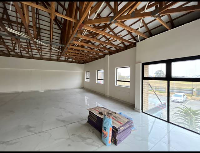 267M² OFFICE TO LET IN MEADOWDALE